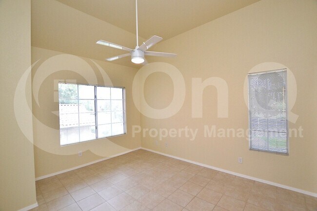 Building Photo - 1633 E Lakeside Dr