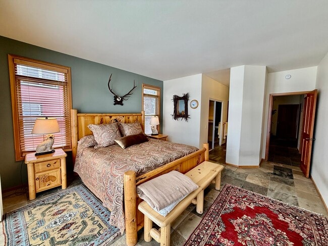 Building Photo - Snowcreek V – Stunning 4 Bed, 3 Bath Corner Unit