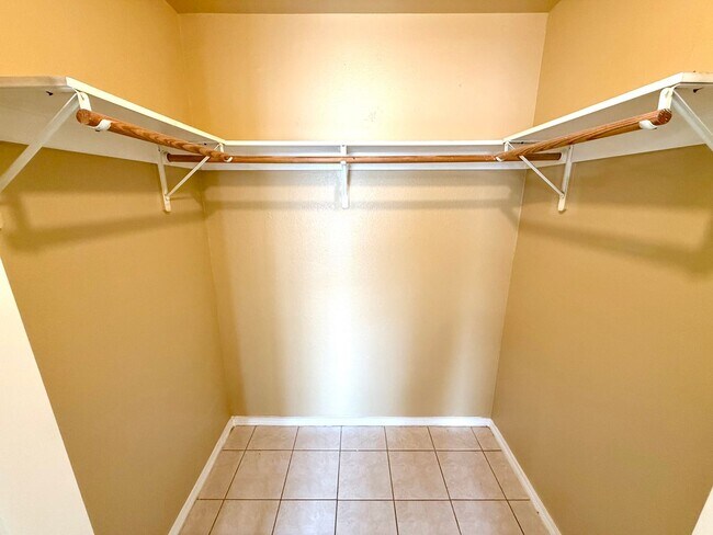 Building Photo - 424 Amires Pl