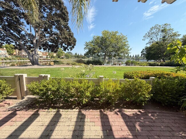 Building Photo - 2110 Northshore Dr