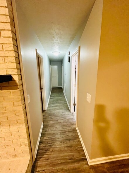 Building Photo - 7801 Cross Tie Dr