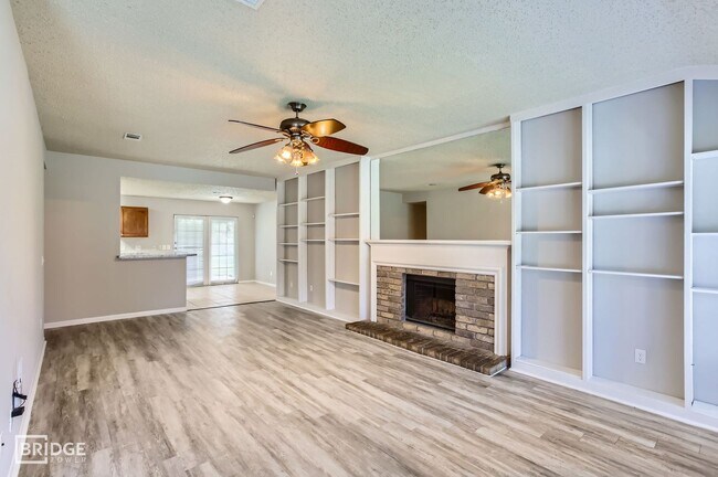 Building Photo - 11910 Yearling Dr