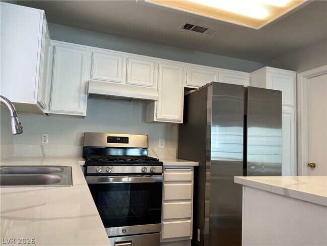 Building Photo - 1904 Cedar Bluffs Way