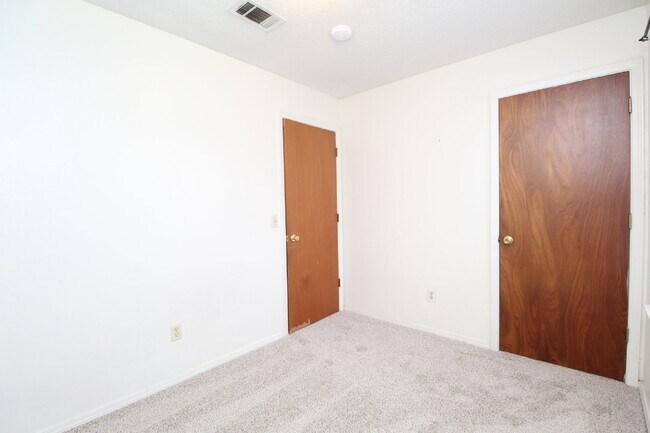 Building Photo - Southwest Pensacola 3BR, 2BA Patio Home Near NAS Pensacola & Blue Angel Pkwy with Fenced Backyard...