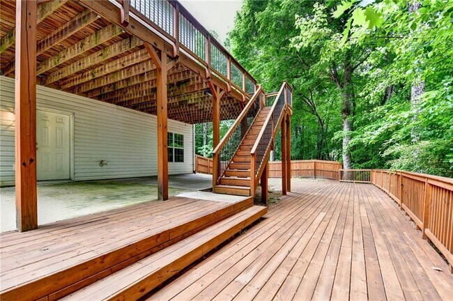 Building Photo - 2172 Woodbriar Dr