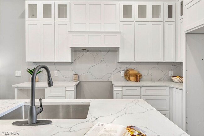 Building Photo - 2130 W 42nd St