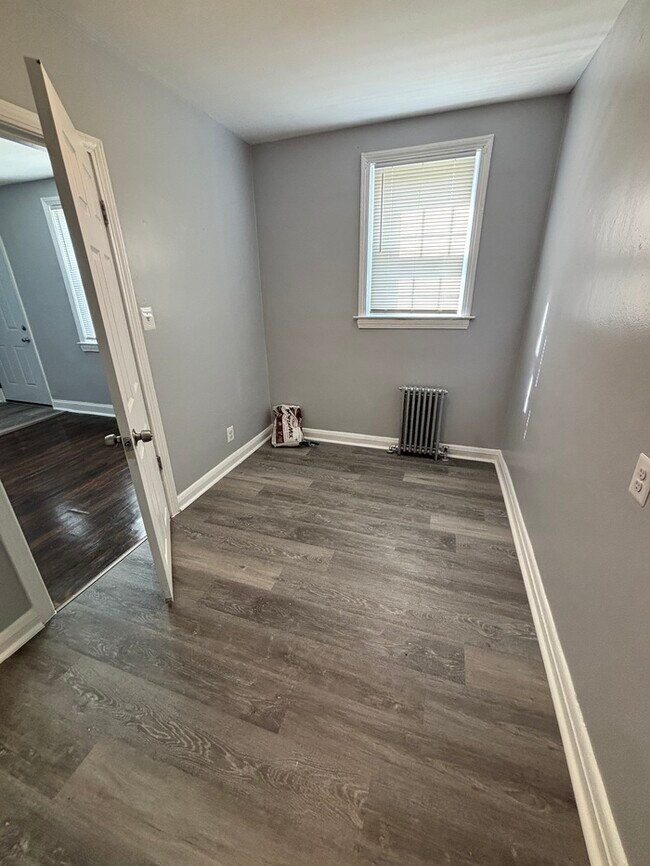 Building Photo - 4 Bedrooms 2 Bathrooms, 21239