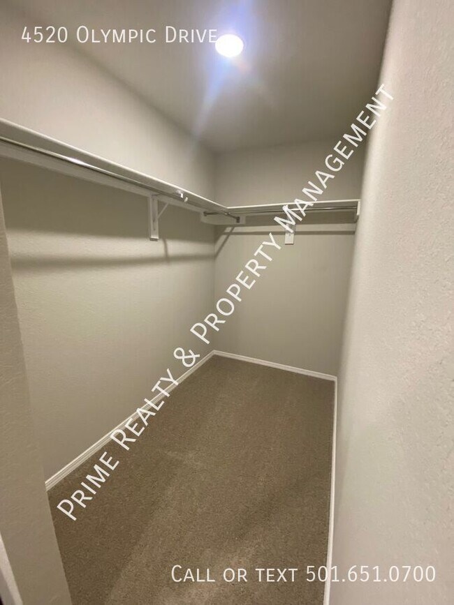 Building Photo - 4520 Olympic Dr