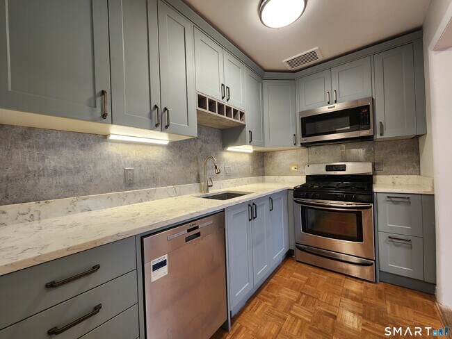 Building Photo - 22 North Lake Dr