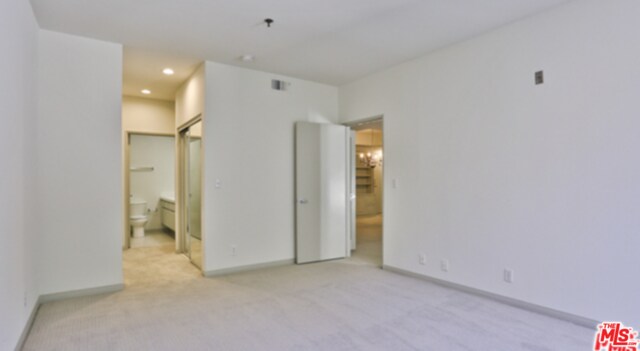 Building Photo - 2222 Beachwood Dr