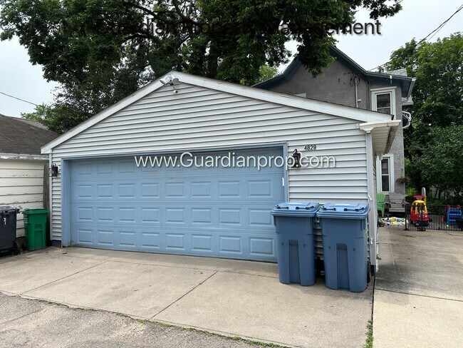 Building Photo - Linden Hills Upper Level Duplex, Sunroom, In Unit Laundry, Dishwasher