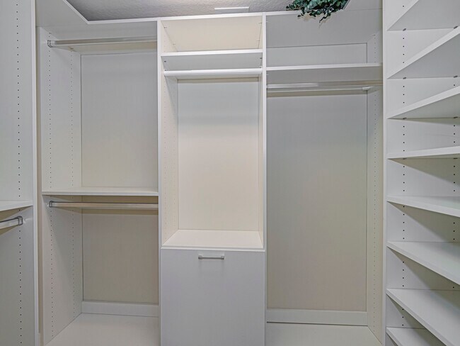 Building Photo - 5395 Dominica St