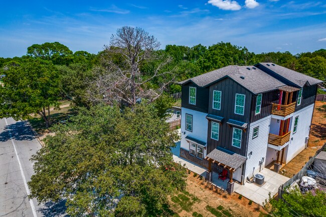 Building Photo - 511 N Davis Dr