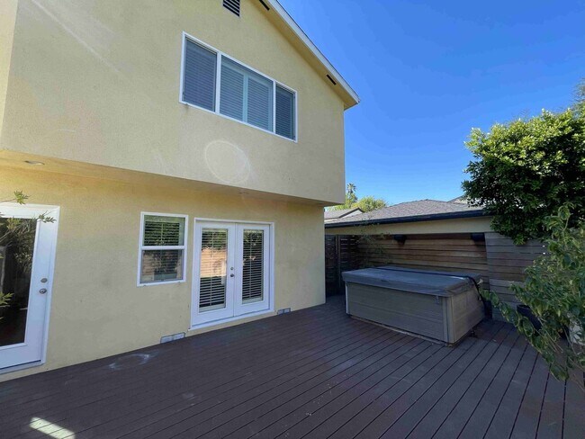 Building Photo - 4432 Bakman Ave