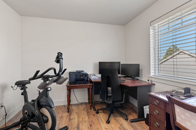 Building Photo - Beautiful, Executive  Home on Cul de Sac i...