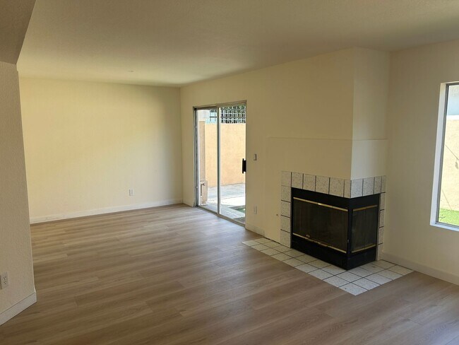 Building Photo - NEWLY REMODELED 3 BEDROOM 3 BATH