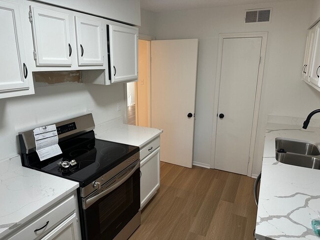 Building Photo - Newly Renovated 3 bed 2 bath in Memphis, TN