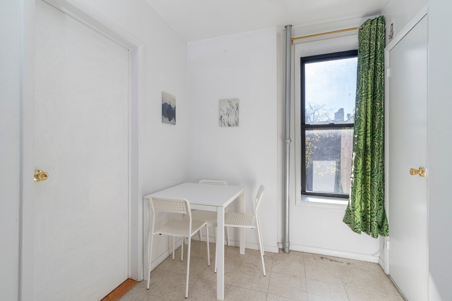 Building Photo - 224 E 95th St