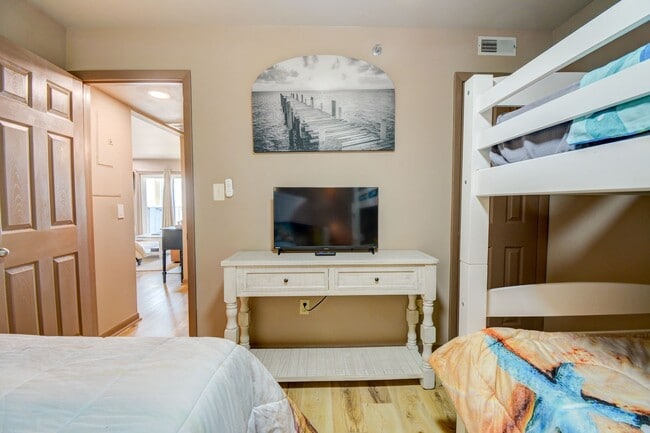 Building Photo - OCEAN FRONT *Off Season Rental* October 1s...