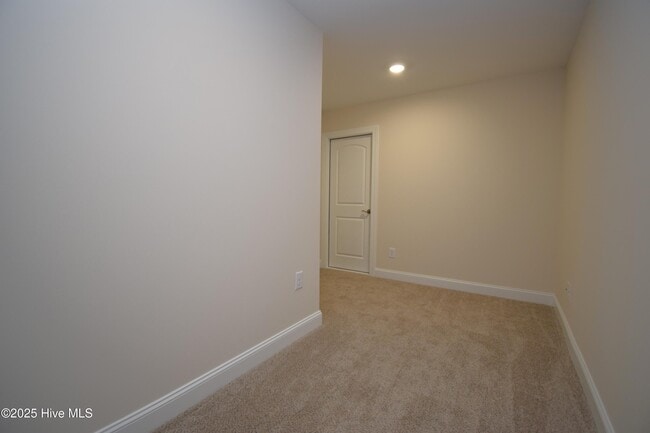 Building Photo - 640 Abigail Taylor Dr