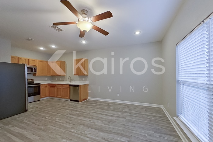 Building Photo - 10103 W 20th St