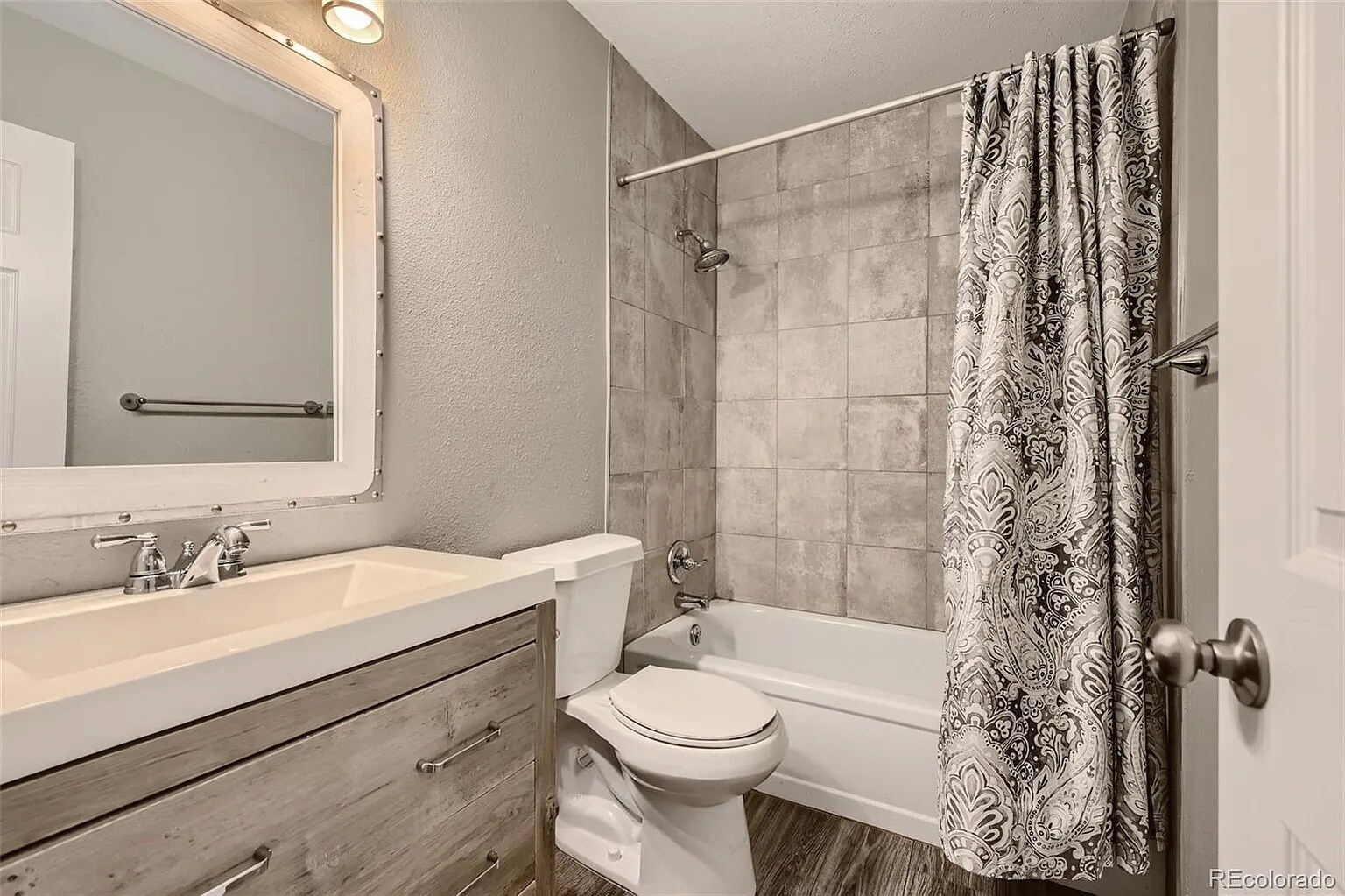 Bathroom - 5873 S Prince St