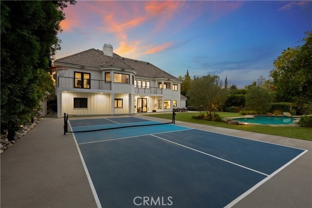 Building Photo - 5946 Woodlake Ave