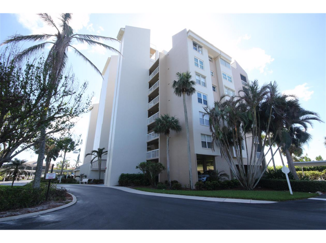 Building Photo - 901 Collier Ct