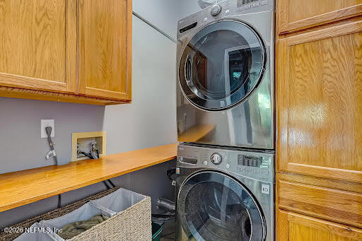 Building Photo - 1555 Lakeway Dr
