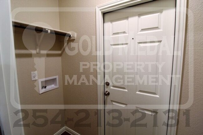 Building Photo - 1809 Aztec Trce
