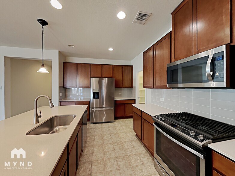 Building Photo - 5805 Sardinia Dr