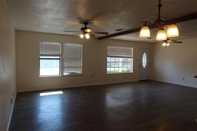 Building Photo - 1410 Sanders St