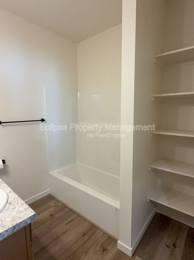 Building Photo - 2638-B 1/2 B 1/2 Rd