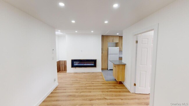 Building Photo - 85-13 68th Ave