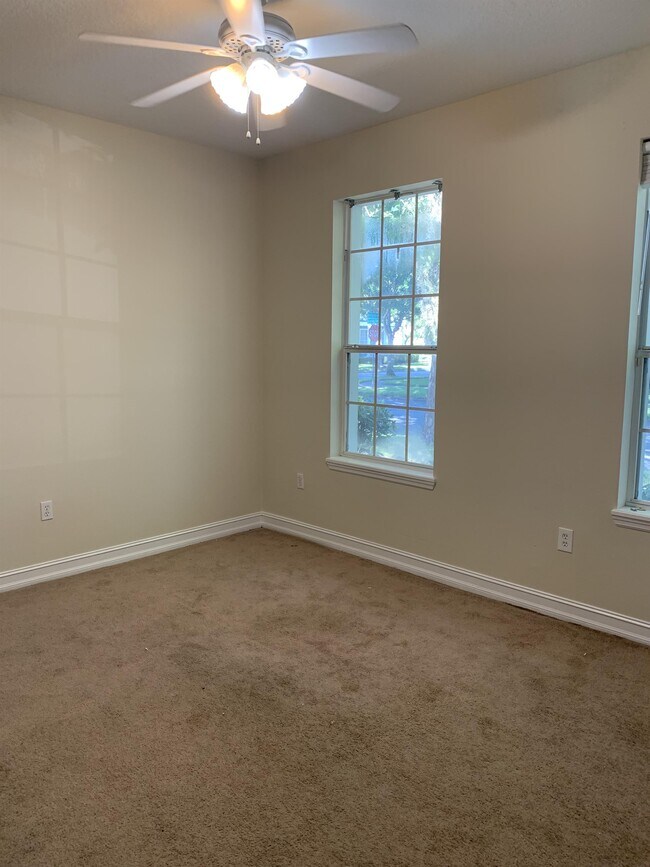 Building Photo - 3343 Bracken Fern Dr