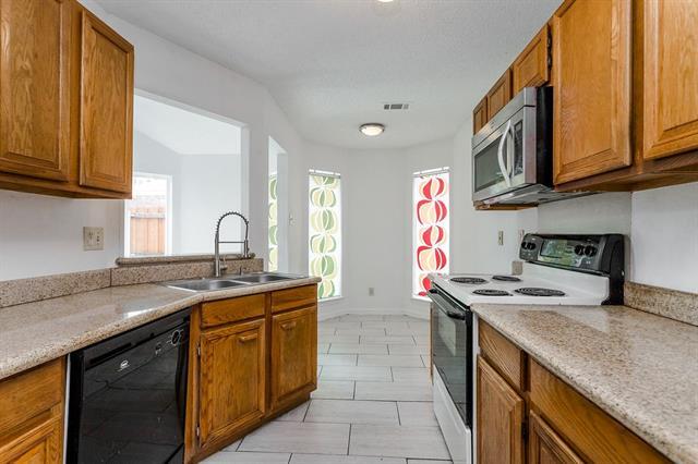 Building Photo - 4124 Hollow Oak Dr