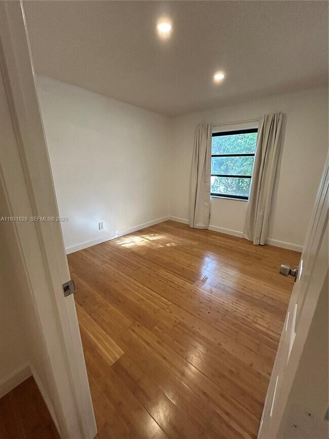 Building Photo - 6857 SW 36th Ct