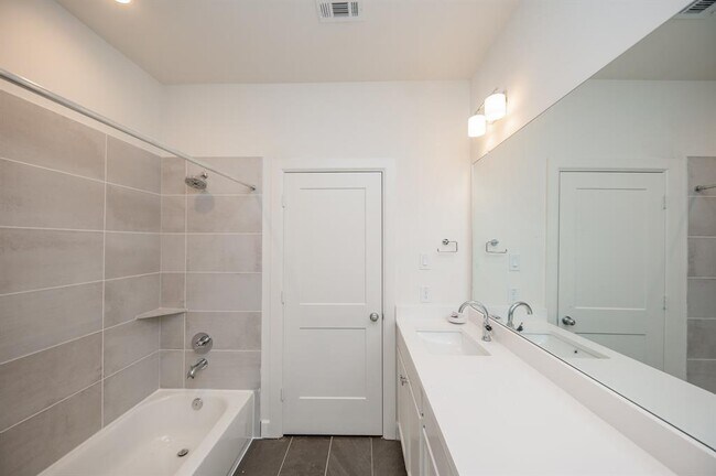 Building Photo - 11519 Silverman Trails