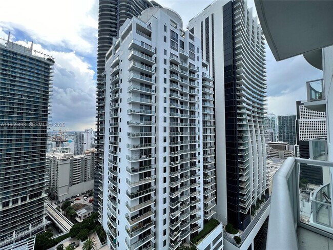 Building Photo - 1060 Brickell Ave