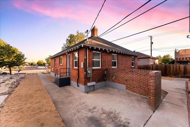 Building Photo - 315 Crampton St
