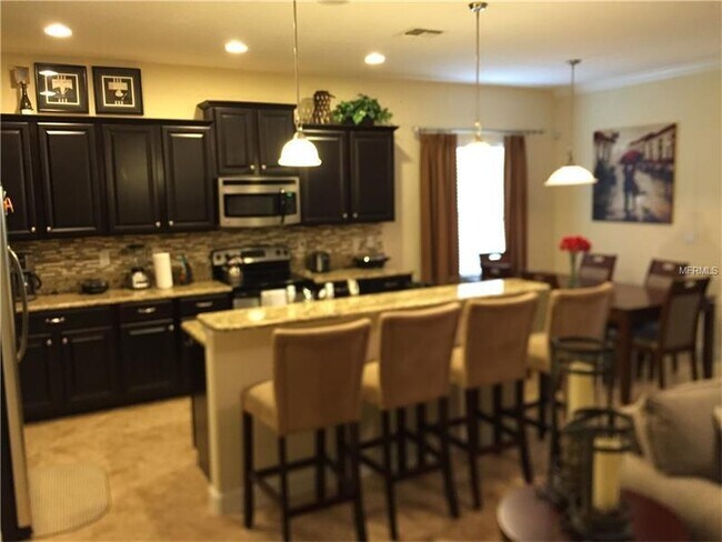 Building Photo - GORGEOUS SINGLE FAMILY HOME, PROFESSIONALLY DECORATED, FULLY FURNISHED