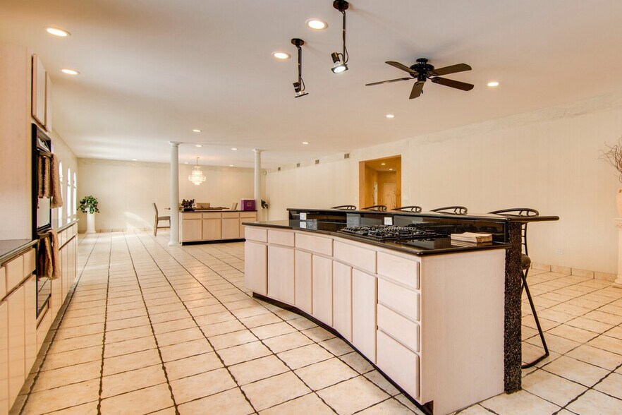 Building Photo - 30W777 Shoe Factory Rd