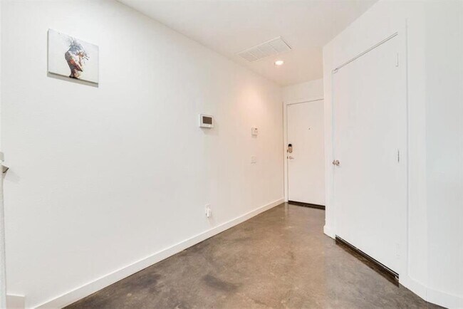 Building Photo - 2423 Wentworth St