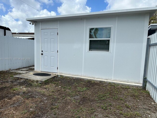 Building Photo - 841 N 69th Ave