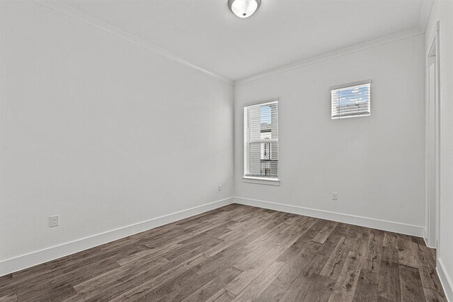 Building Photo - 1664 Hillside Terrace