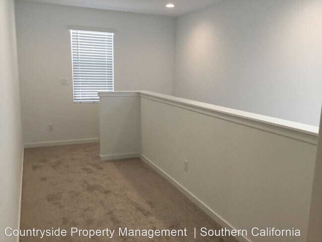 Building Photo - 4 br, 2.5 bath House - 3942 Wrenwood Avenue