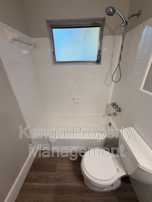 Building Photo - 612 Prosperity Farms Rd