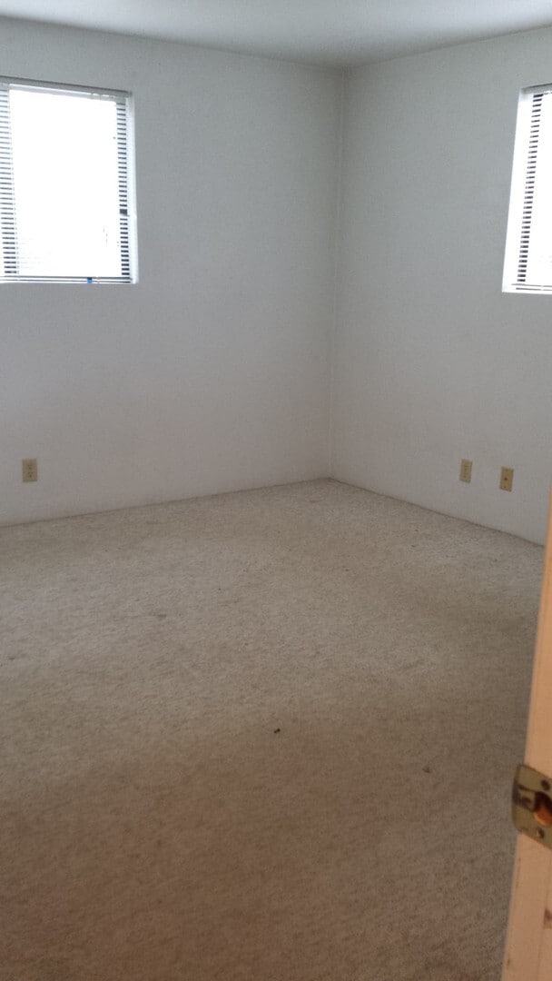 Building Photo - Nice 2 bedroom, 1 bath with yard.