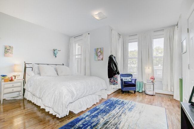 Building Photo - 1631 4th St NW