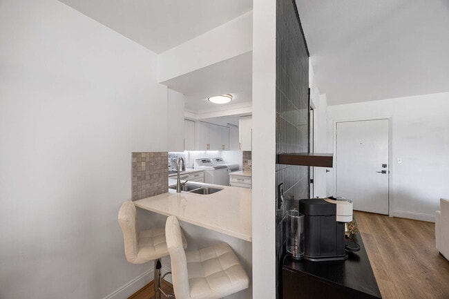 Building Photo - 3625 Boca Ciega Dr